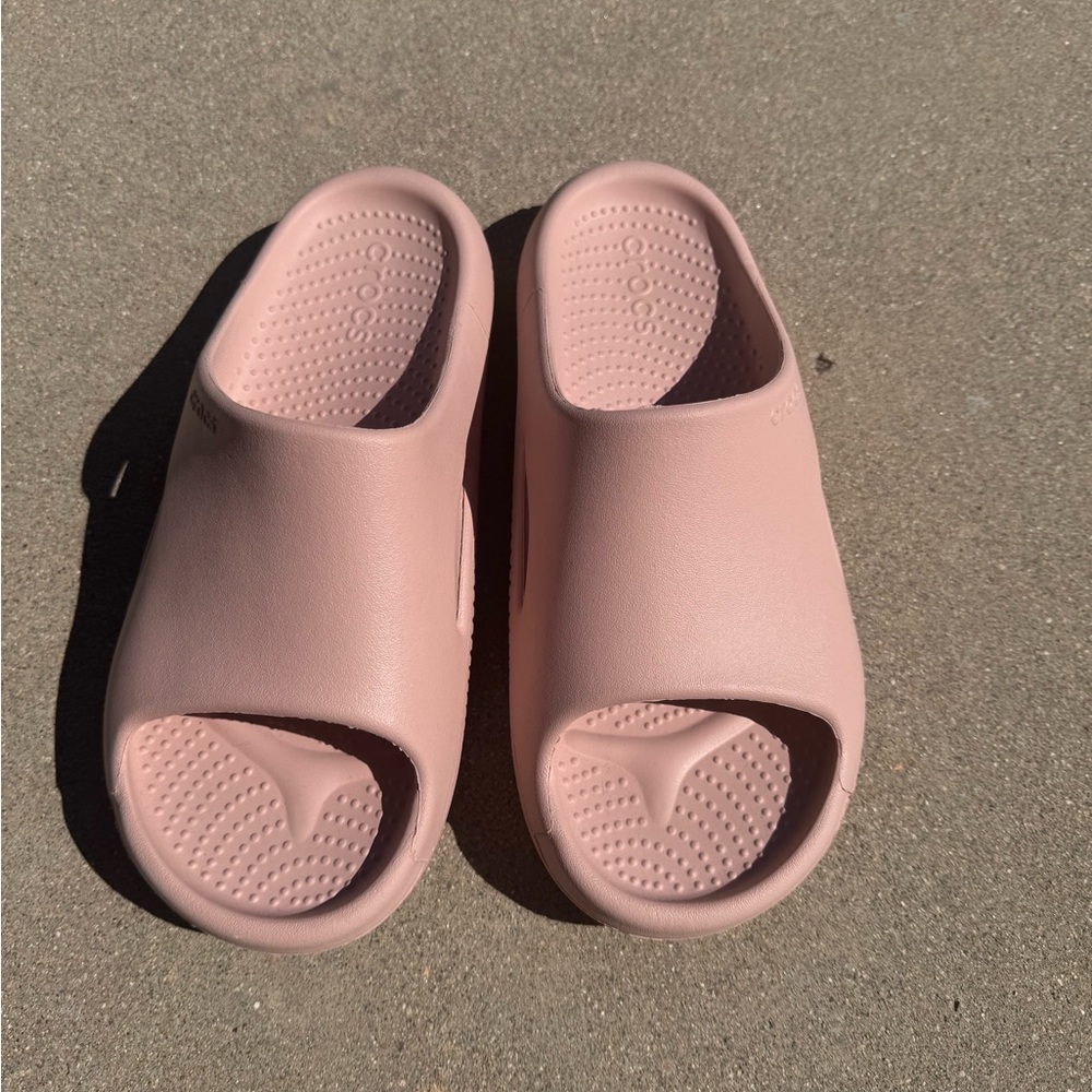 Crocs Mellow Recovery slides